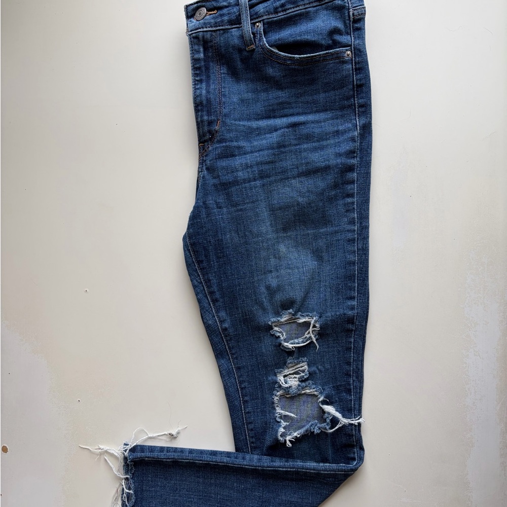 Distressed Blue Women's Levi’s Jeans